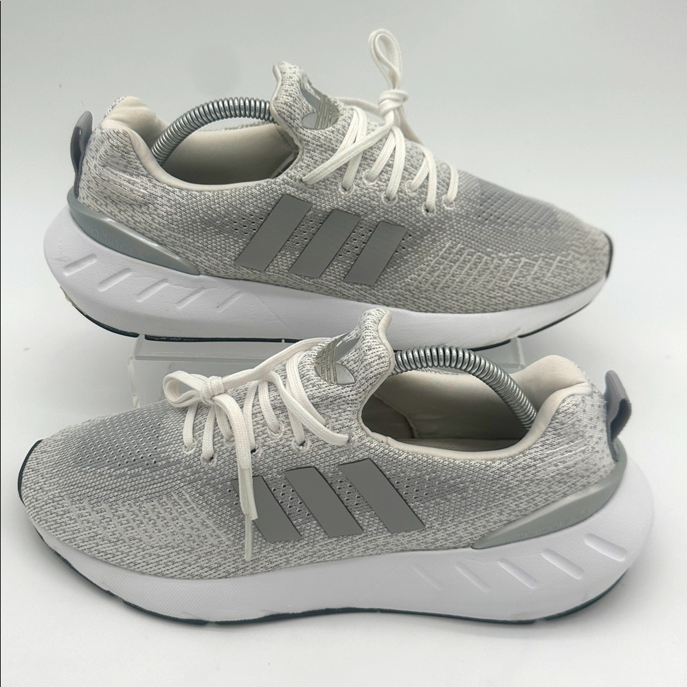 adidas Swift Run 22 Originals Womens Size 9 White Gray HP7792